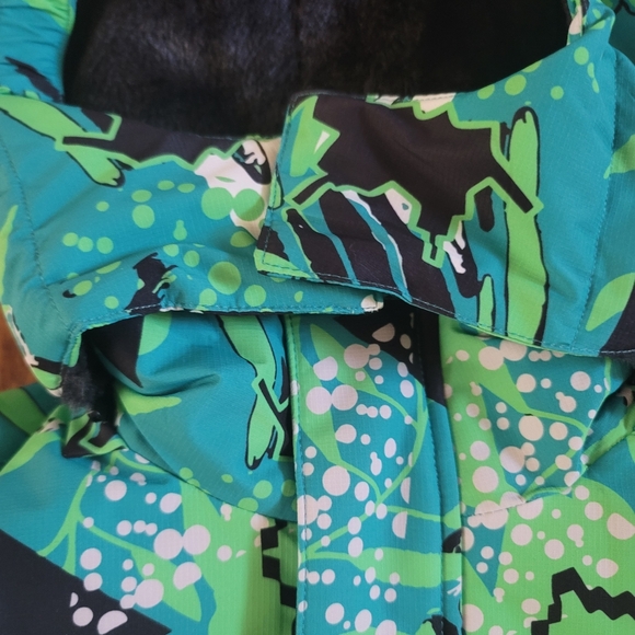 Urban Outdoor Green Kids Hooded Jacket Size 8 Winter Boy or Girl Detachable - Picture 8 of 11